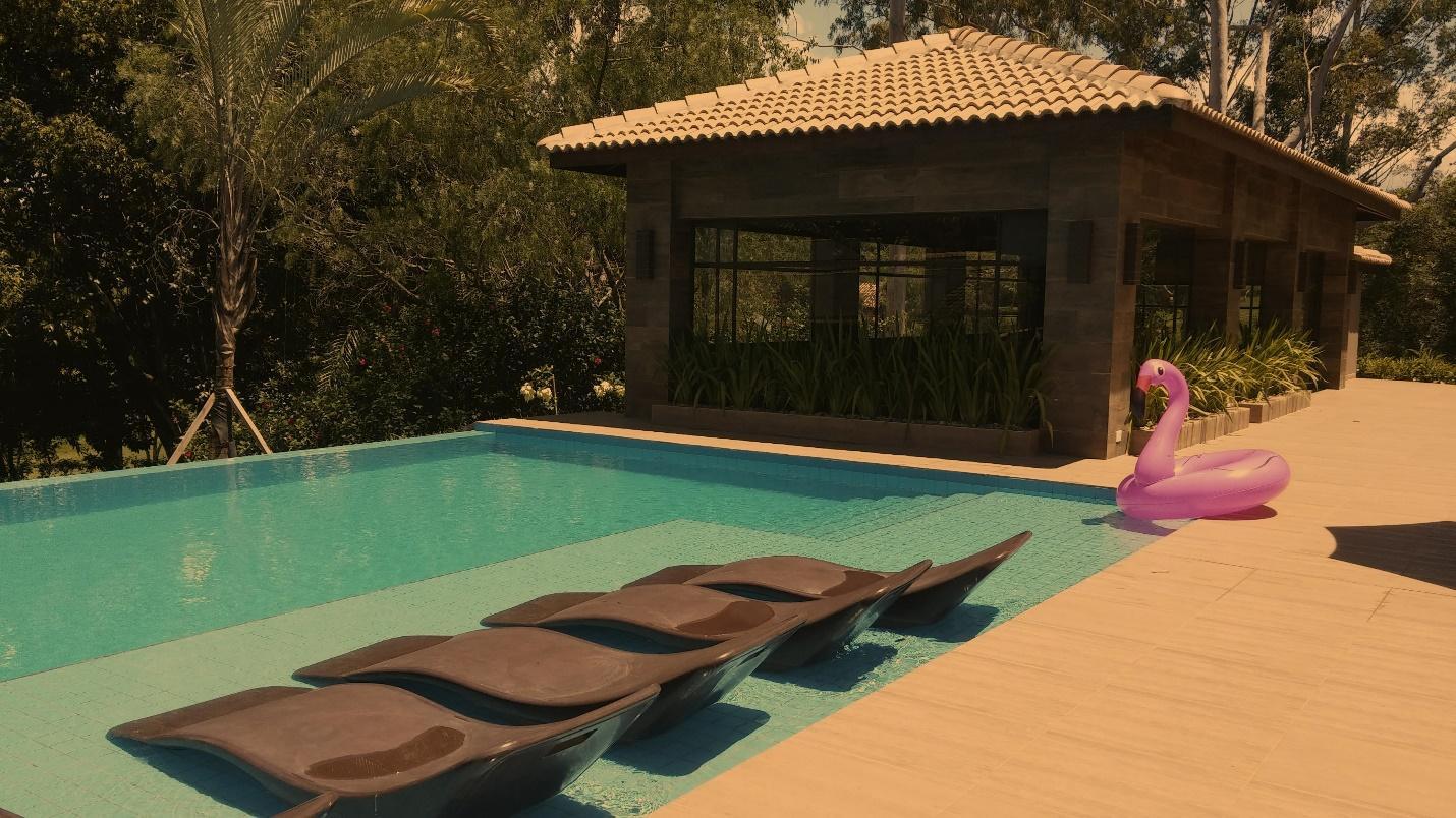 A picture of a residential swimming pool

